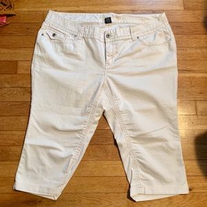 Arita Jeans White Capris